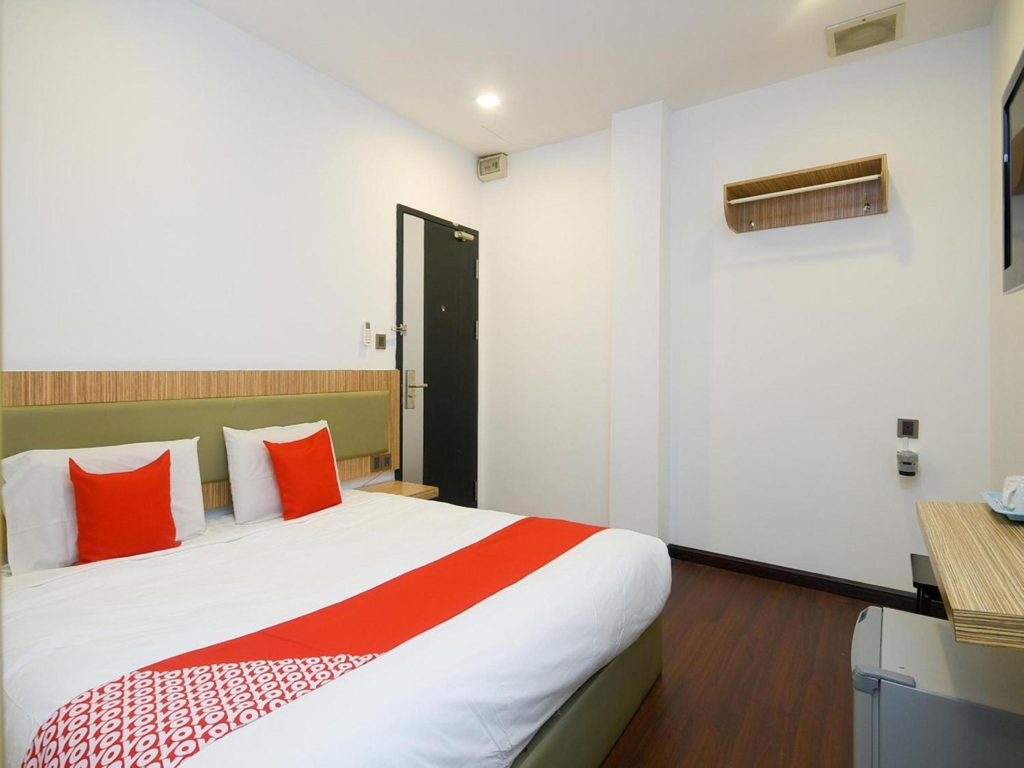 Super Oyo 976 Dragon Inn Miri Exterior photo